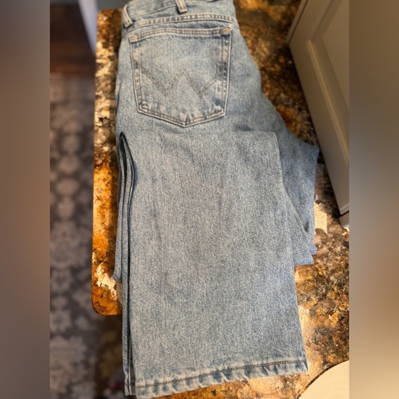 Men’s wrangler rugged wear jeans 35 x 30 Classic fit - Picture 5 of 8
